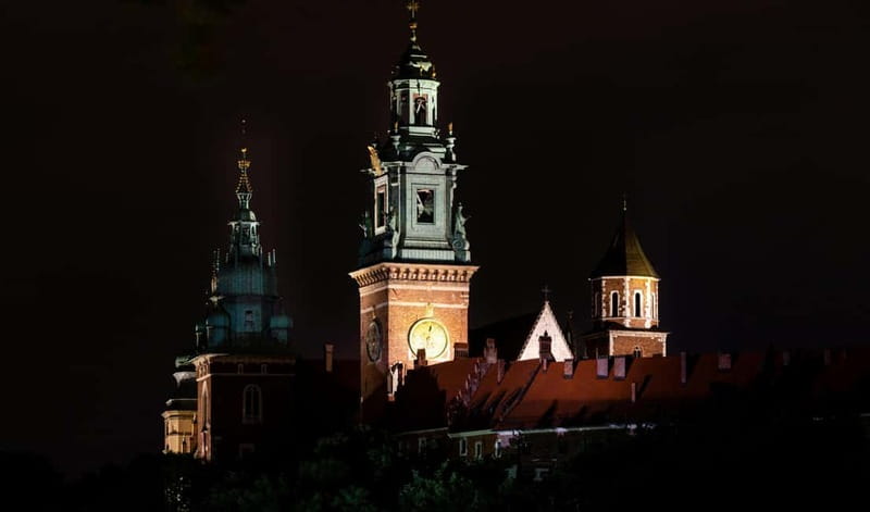 Mysterious Wawel Cathedral and Wawel Courtyard Guided Tour - Inside Wawel Cathedral: tombs and medieval altars, explained in plain language