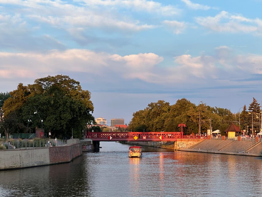 Night tour through Wroclaw - Where to meet and how the pace works, starting at the Pillory