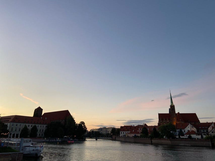 Night tour through Wroclaw - St. Elisabeth’s Church: Gothic drama in the dark