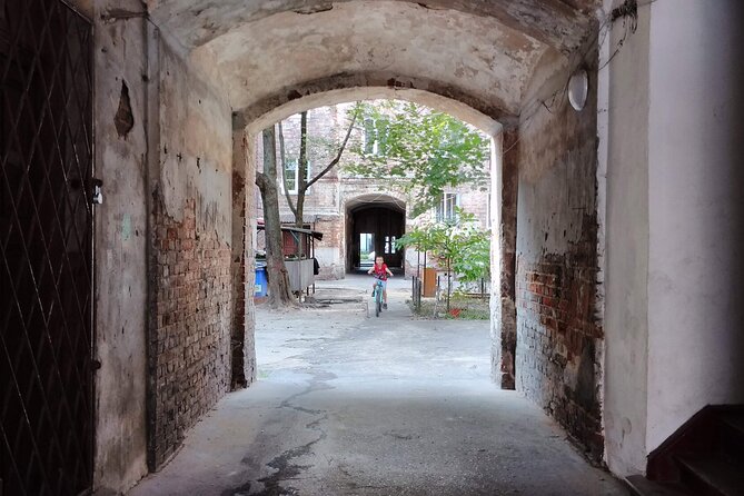Offbeat Warsaw: Explore the Edgy & Artsy Praga District - Konopackiegos House and Ending at Fabryka Schichta Bohema