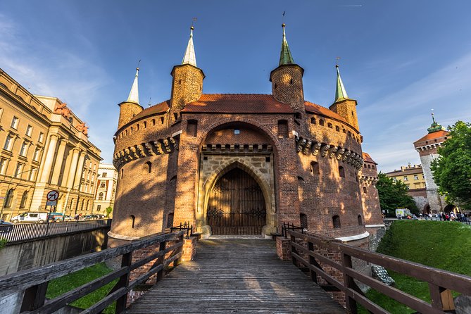 Old Town Krakow & Wawel Castle Walking Tour - Where You Meet: Krakow’s Barbican to Wawel Finish Point