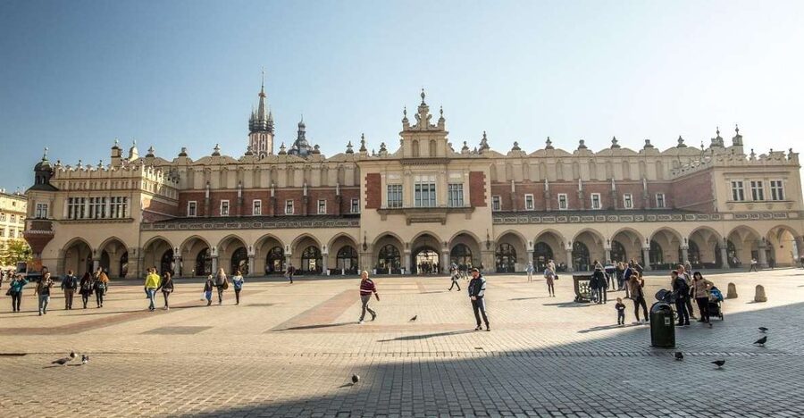Old Town, St. Mary's Basilica and Rynek Underground Tour - Old Town Walk: UNESCO streets, Cloth Hall, and merchant stories