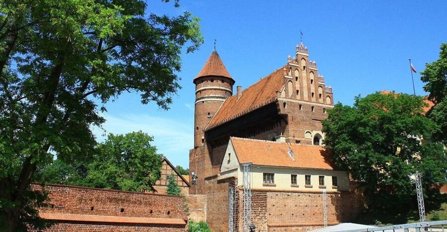 Olsztyn Old Town Highlights Private Walking Tour - Castle of Warmian Bishops: Brownish-Red Power With Quiet Gardens