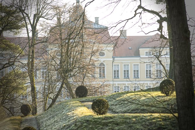 Palace, Castle and Ancient Oaks - Rogalin and Kórnik guided tour from Poznan - From Poznan, this is the cleanest way to hit Rogalin and Kórnik