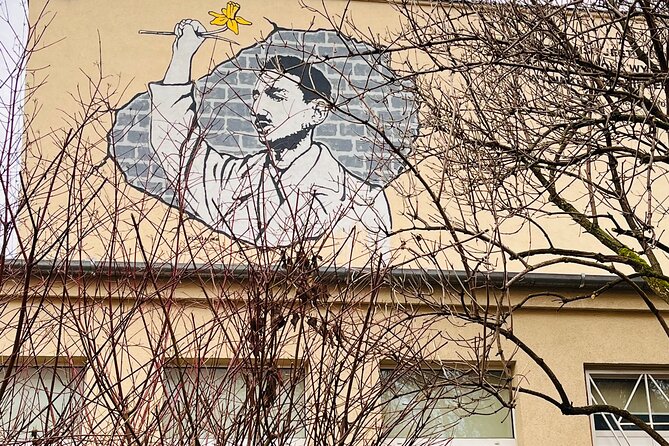 Past Meets Present in Warsaw's Jewish Ghetto - Start at Slowackiplac Bankowy, then let your bearings settle
