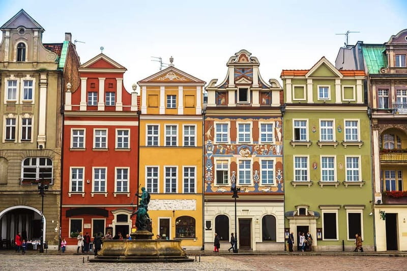 Poznan Old Town and Top Attractions Private Walking Tour - A private guide makes Old Town Poznań easier to enjoy