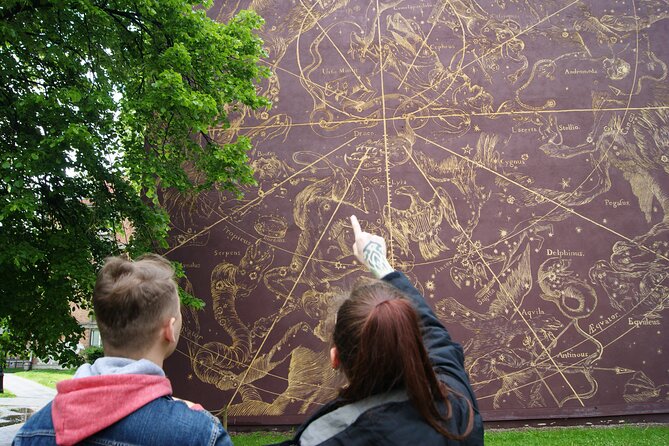 Private 2-Hour Tour with City Game in Gdańsk - The streets and the “Fahrenheit House” style of arrival