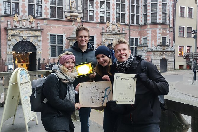 Private 2-Hour Tour with City Game in Gdańsk - Ratusz Starego Miasta and the Bridge of Love padlock moment