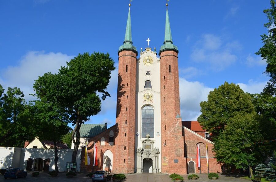 Private 3 City Tour - Gdansk, Sopot & Gdynia - Gdynia port city views, ship history, and a monument stop
