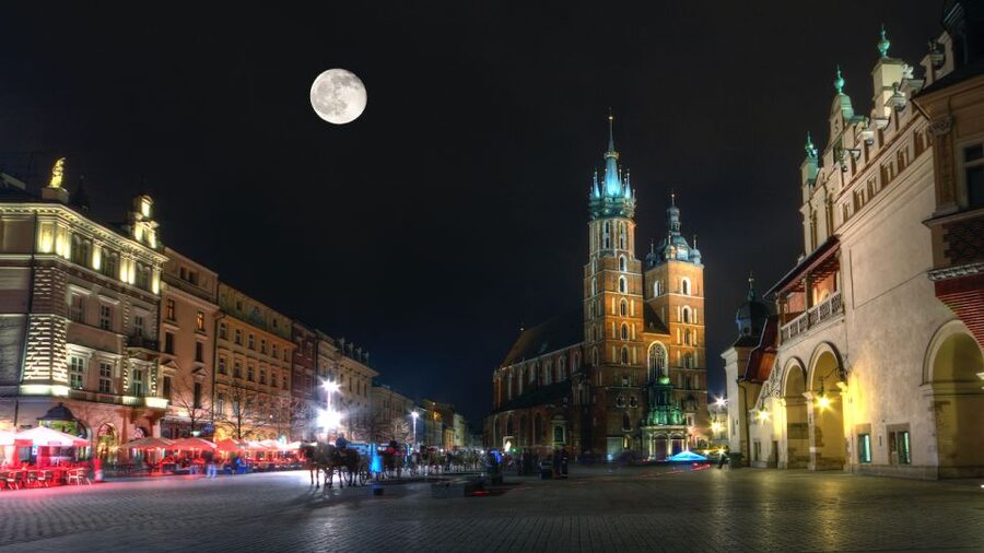 Private Krakow Tour: St. Mary’s, Cloth Hall & More - From Plac Marii Magdaleny to the Basilica Door, in the Right Order