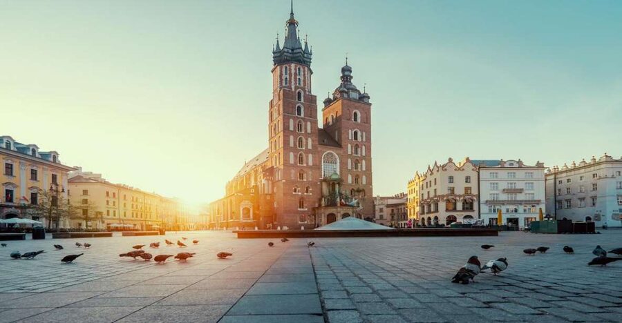 Private Krakow Tour: St. Mary’s, Cloth Hall & More - Cloth Hall (Sukiennice) Outside Stops: What to Look For While You Walk