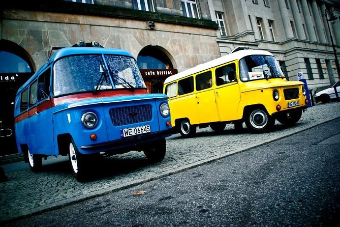 Private Off the Beaten Path trip in Warsaw - Praga Polnoc courtyards: where everyday Warsaw still runs