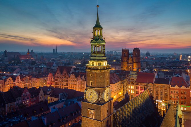 Private "Top Attractions Of Wroclaw" Tour - Town Hall: A Quick Stop That Helps You Place the City