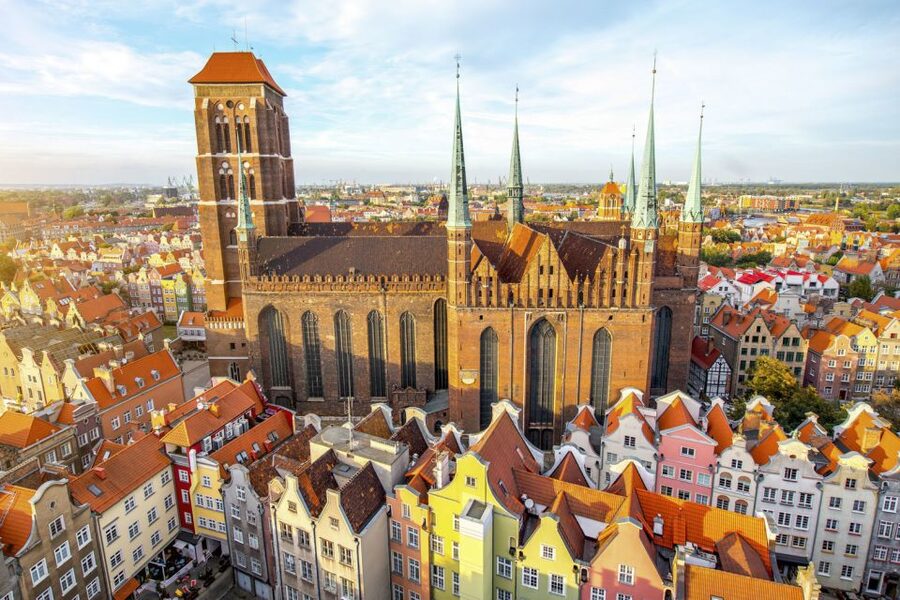 Private Tour of Gdansk Old Town for Kids and Families - The 3-hour option adds amber: hands-on learning without chaos
