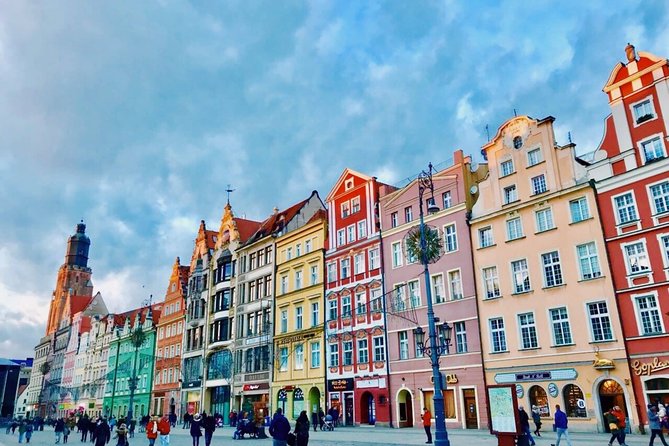 Private Transfer from Wroclaw (WRO) Airport to Wroclaw city centre - Premium Sedan vs 6-Seat Van: Comfort for Your Group Size