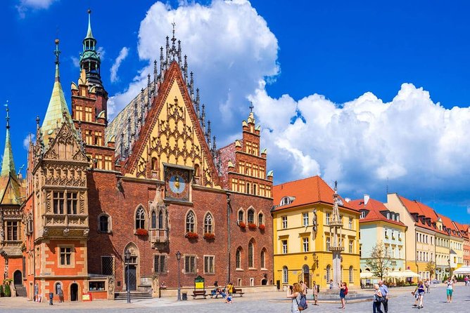 Private Transfer from Wroclaw (WRO) Airport to Wroclaw city centre - Price and Value: What $43.05 per Group Really Buys