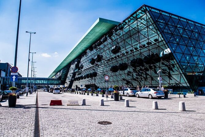 Private transfer | Krakow City - Krakow Airport Balice - The one thing to plan for: delays and missed meetups