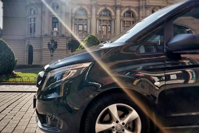 Private transfer: Krakow City - Krakow Airport - Door-to-door Krakow Airport transfer, simplified