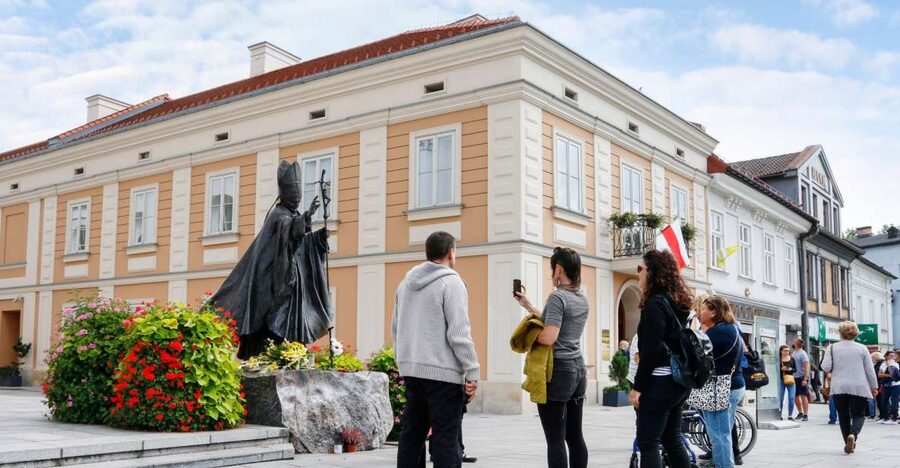 Private Trip to Wadowice: Home Town of John Paul II - Stop 1: John Paul II’s Family Home (The 1-Hour Guided Moment)