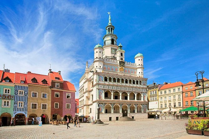 Private walking city tour in Poznan - Private-guide quality: when the guide turns stops into stories
