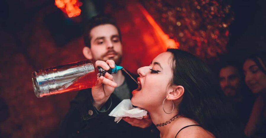 Pub Crawl - 1-hour Open Bar then Vip to 5 Clubs - Krakow - Who This Pub Crawl Fits Best