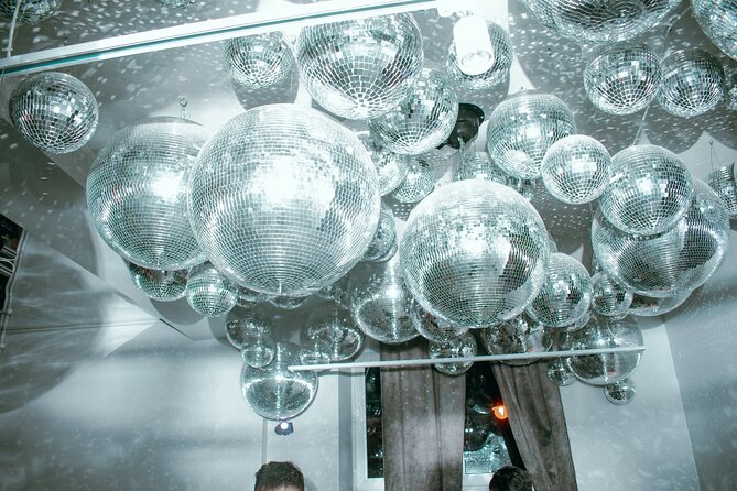 Pub Crawl + Unlimited Drinks + VIP entry + Drinking Games & Photographer - The middle of the night: four venues, changing nightlife, same guide energy