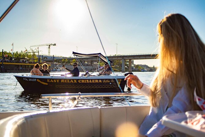 Rental of Motorboat for 5 on Vistula in Warsaw no Licenses Needed - What You Can Bring, What You Can’t Expect