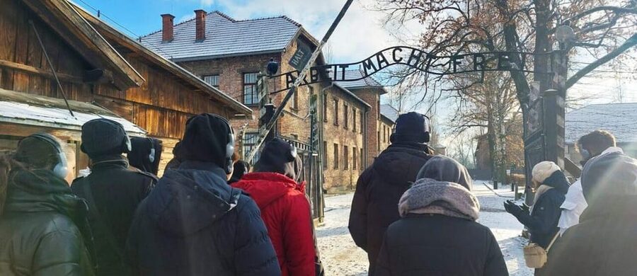 RoundTrip from Krakow to Auschwitz + Entrance Tickets - How the 7-hour day trip from Kraków actually feels