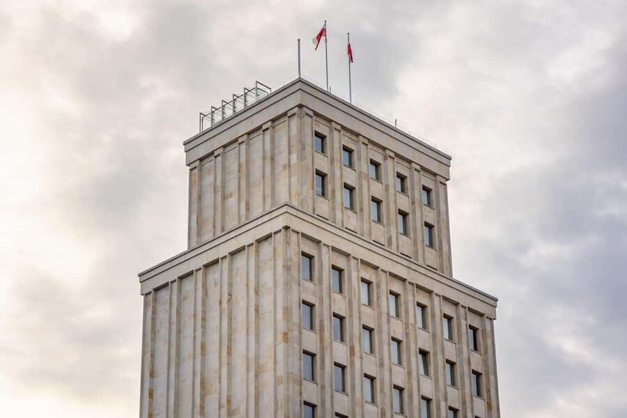 ROYAL & COMMUNIST WARSAW walking tour in English - Adam Mickiewicz and Kubusia Puchatka: pause, then look again