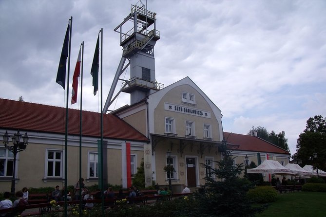 Salt Mine - Wieliczka Guided Tour - Shared Transport with Tickets from Krakow - The UNESCO mine experience: chambers, salt sculptures, and St. King