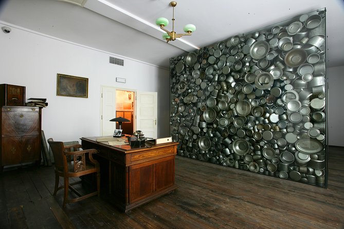 Schindler's Factory Guided Tour in Krakow & skip the line ticket - Guides, English clarity, and hearing in tight rooms