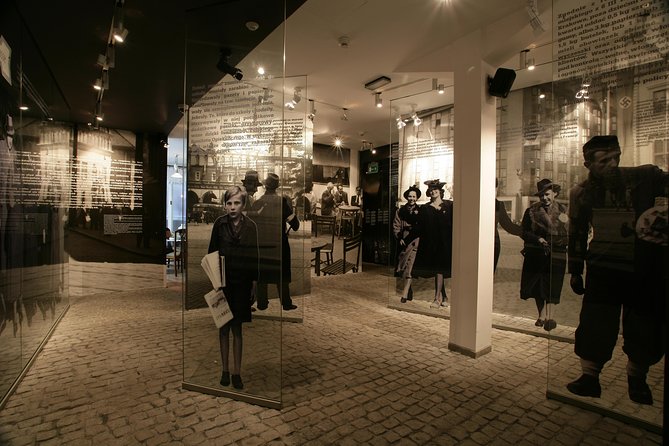 Schindler's Factory Guided Tour in Krakow & skip the line ticket - Skip-the-line entry, pacing, and why 1h40 matters