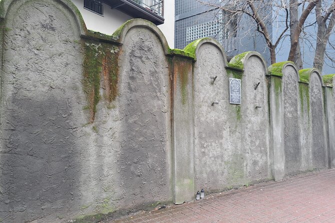 Schindler's List excursion incl. Płaszów with Dutch guide - Passing the Ghetto Wall Fragment and Placing It on a Map