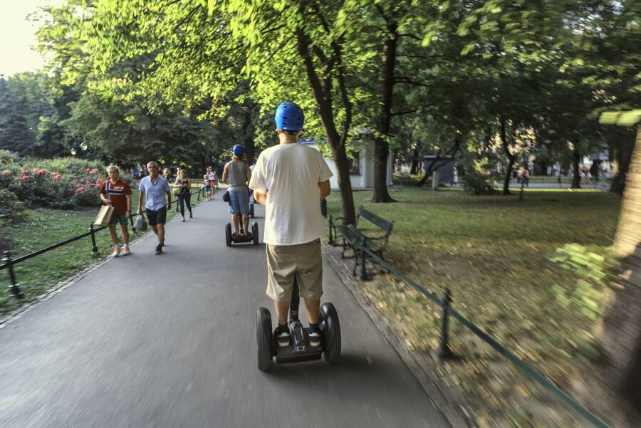 Segway Tour Krakow: Full Tour (Old Town + Jewish Quarter) - Jewish Quarter Streets, Synagogues, and the Weight of Place