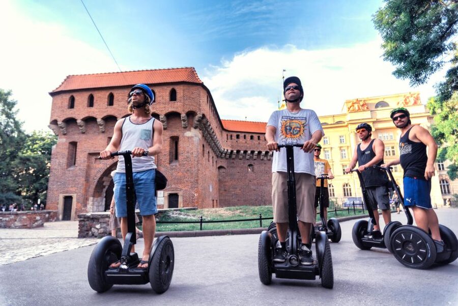 Segway Tour Krakow: Grand Tour (Old Town + Wawel Castle) - St. Mary’s Basilica and Cloth Hall: how the guide changes the experience