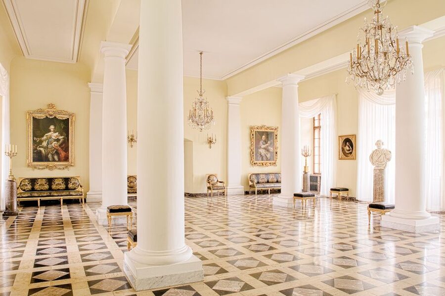 Skip-the-Line Wawel Castle Chambers Private Tour - Price and value: what you’re paying for at $154 per person