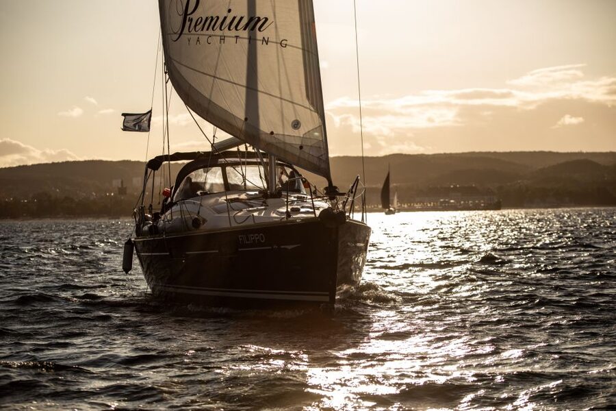 Sopot: Sunset Yacht Cruise with Welcome Drink - Sopot Marina meet-up: how to find the right yacht fast