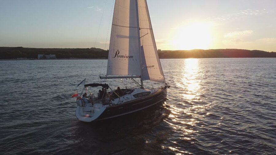 Sopot: Sunset Yacht Cruise with Welcome Drink - Seeing Tri-City landmarks from the water: what you pass and why it’s worth it