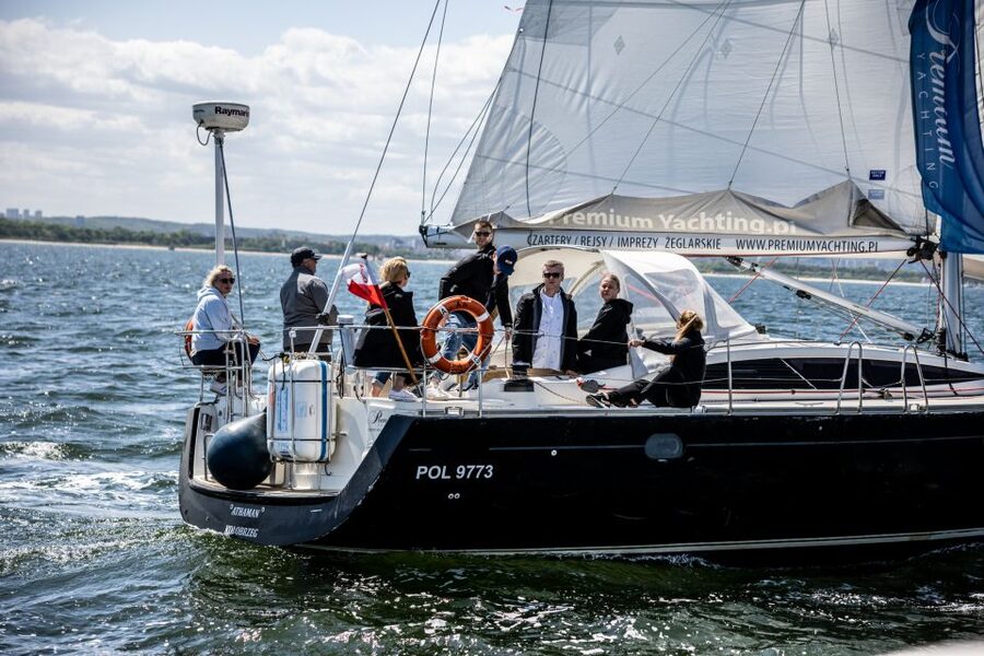 Sopot: Yacht Cruise Around the Bay with Welcome Drink - Steering the Yacht: Hands-On Fun Without Being a Sailor