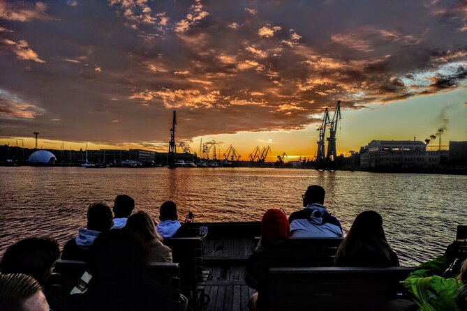 Sunset on the Shipyard and Old Town Evening Cruise - Photo tips that match the way the route moves