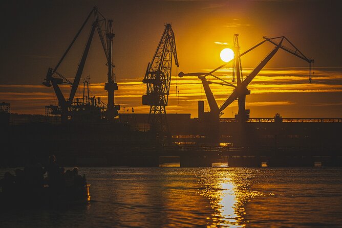 Sunset on the Shipyard and Old Town Evening Cruise - Meeting point at Yard.CafeDokowa, and what to expect on arrival
