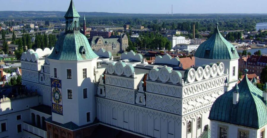 Szczecin: Old Town Highlights Private Walking Tour - The 4-Hour Upgrade: 110 m Tower Views, Solidarity Square, and the Karlowicz Philharmonic