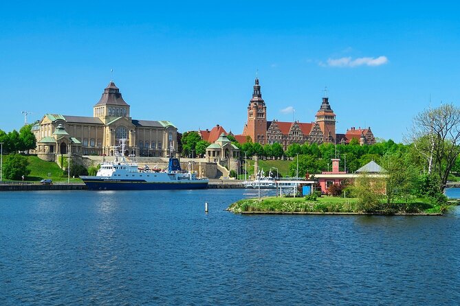 Szczecin Walking Tour: Explore Top Sights & Hidden Gems - Pomeranian Dukes’ Castle: From 14th Century Foundations to Today’s Exhibitions
