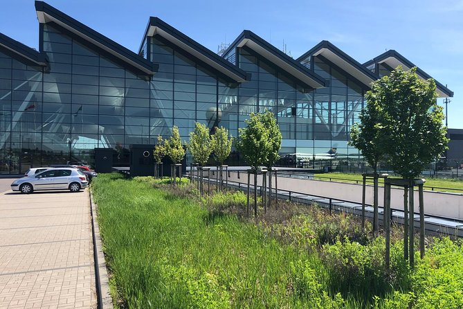 Taxi from Gdańsk airport to city centre ( old town Gdańsk ) - Finding the Driver at Gdańsk Lech Wałęsa Airport (Without Wandering)