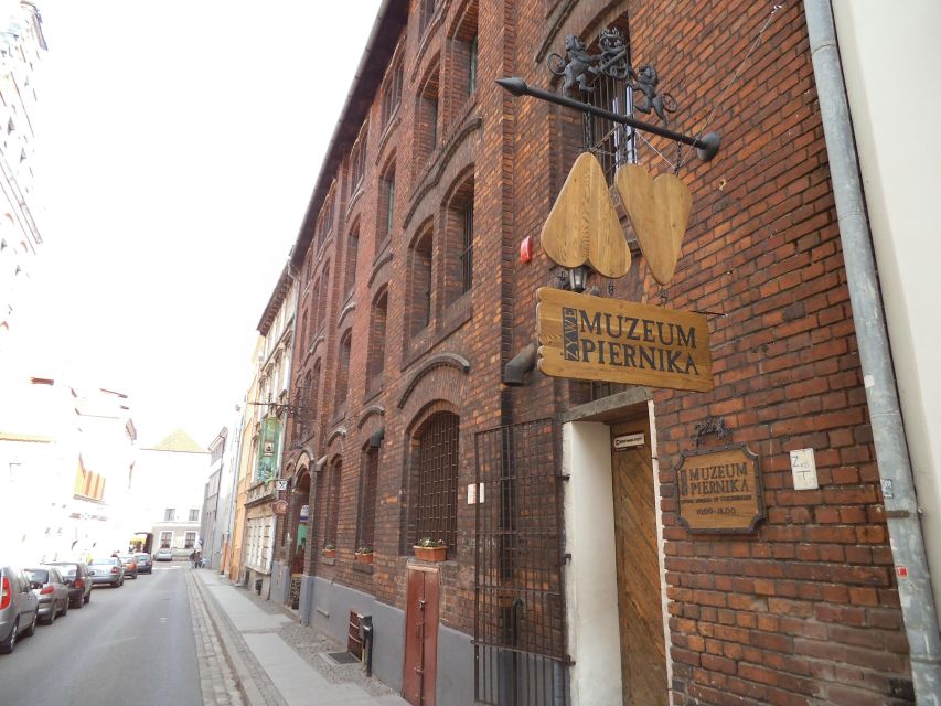 Torun Living Museum of Gingerbread and Old Town Private Walk - Rynek Staromiejski start point, and why it’s a smart beginning