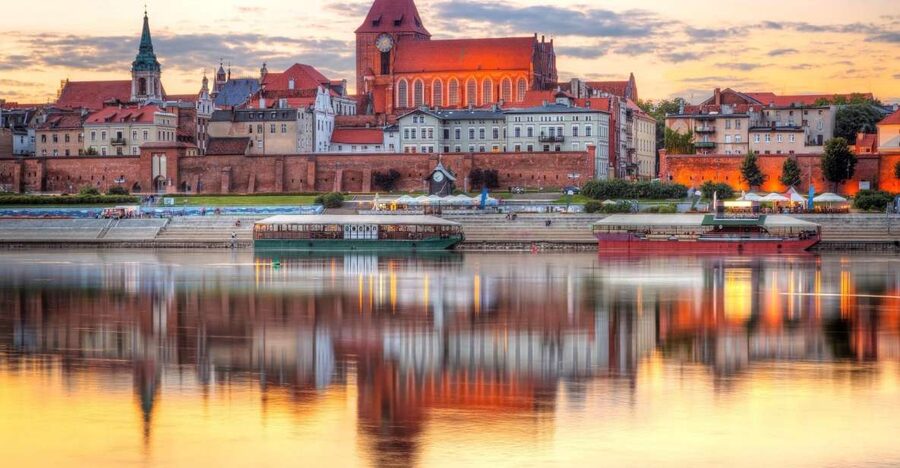 Torun Old Town Highlights Private Walking Tour - The 4-hour upgrade: Copernicus House entrance and a lived-in science story