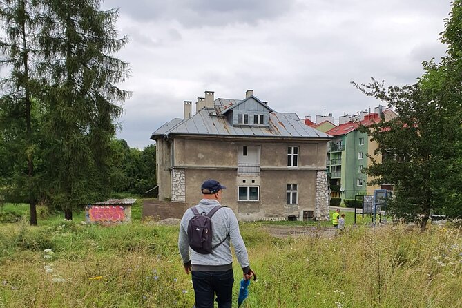 TOUR AL CAMPO DE CONCENTRACIÓN DE PLASZOW. El campo de la Lista de Schindlert. - La “pieza cinematográfica”: ubicar el rodaje en el campo real