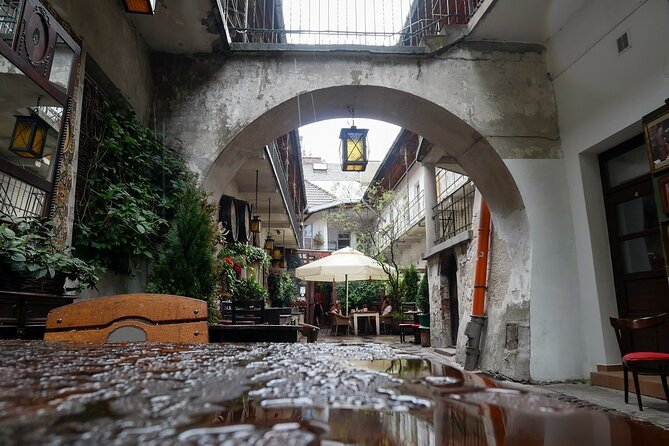 Tour via Kazimierz Quarter by Golf Cart with Schindler's Museum in Krakow - Plac Nowy: markets, casseroles, beer gardens, and everyday life