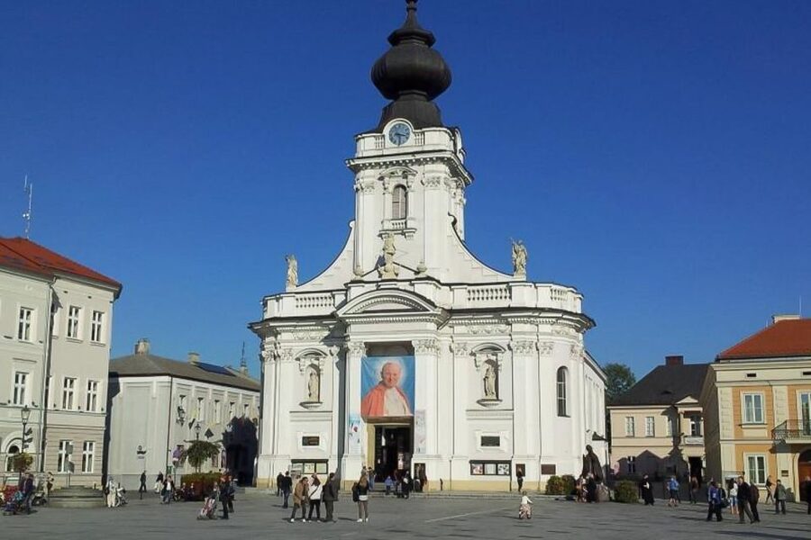 Wadowice, Kalwaria and Lagiewniki: John Paul II Tour - Łagiewniki and the Shrine of Divine Mercy: the key devotional stops
