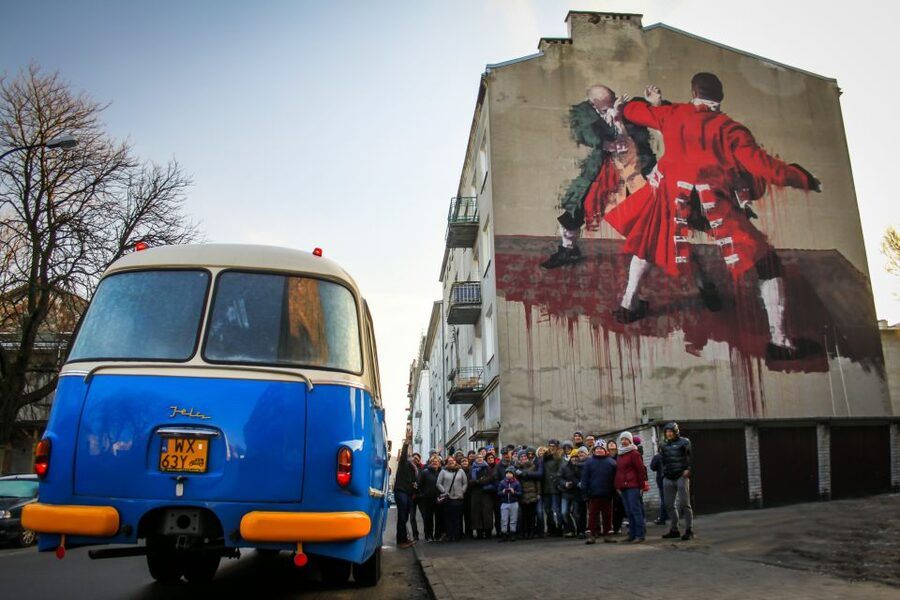 Warsaw: 2.5-Hour Dark Side - Praga District by a Retro Bus - Praga Bermuda Triangle, courtyards, shrines, and film echoes